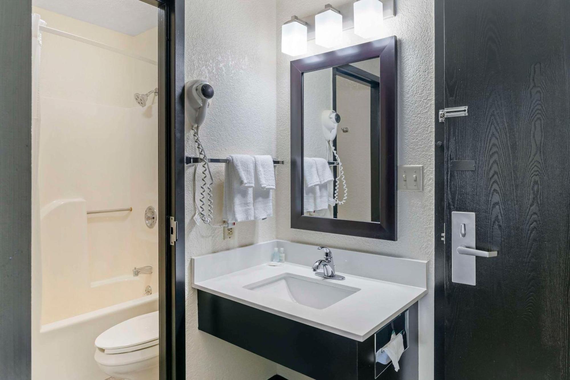 Clarion Pointe Hotel Jasper Eksteriør billede