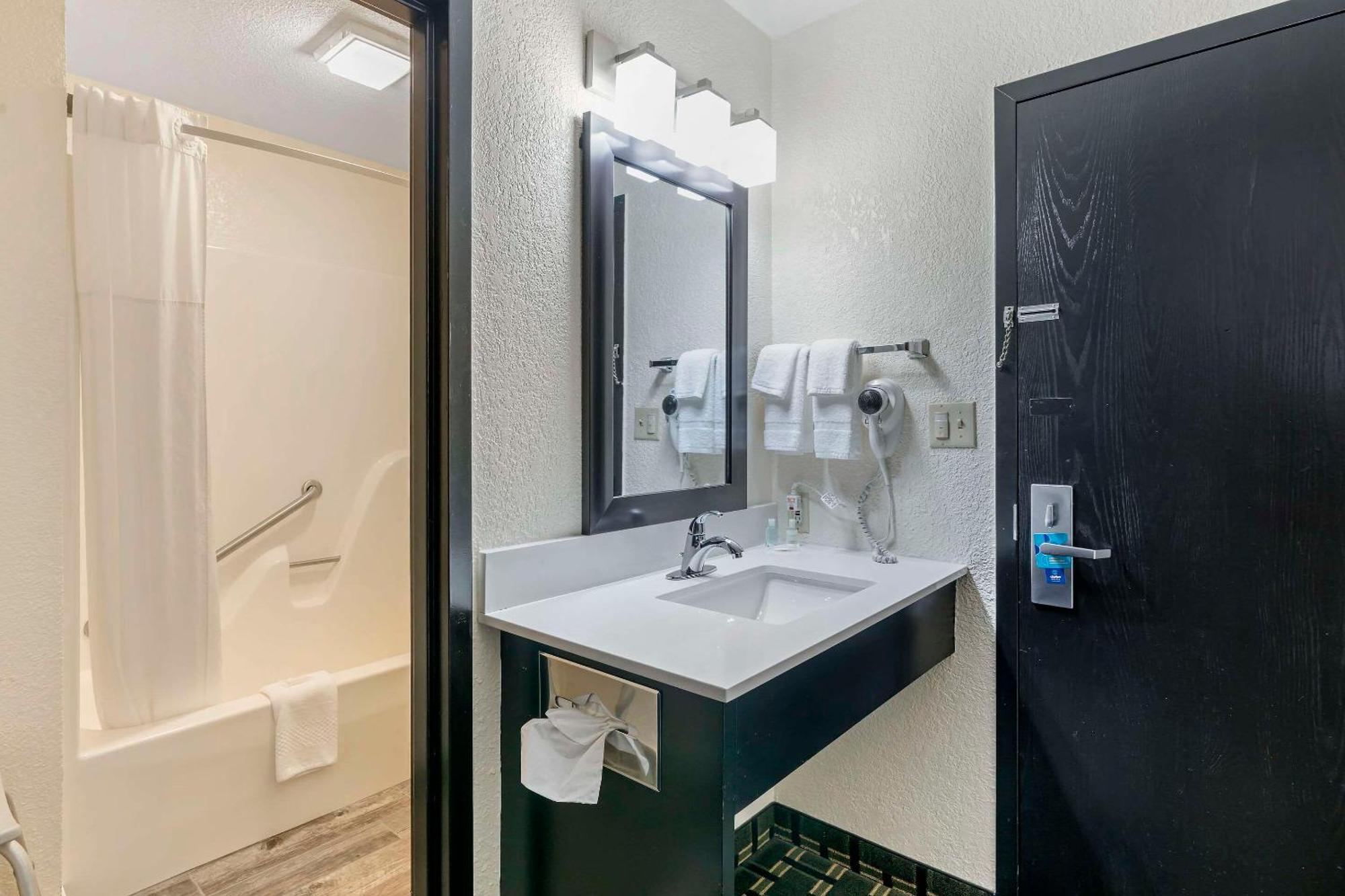 Clarion Pointe Hotel Jasper Eksteriør billede